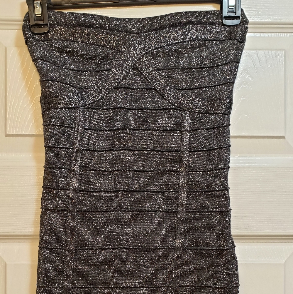 Two cute mini dresses - Picture 2 of 3